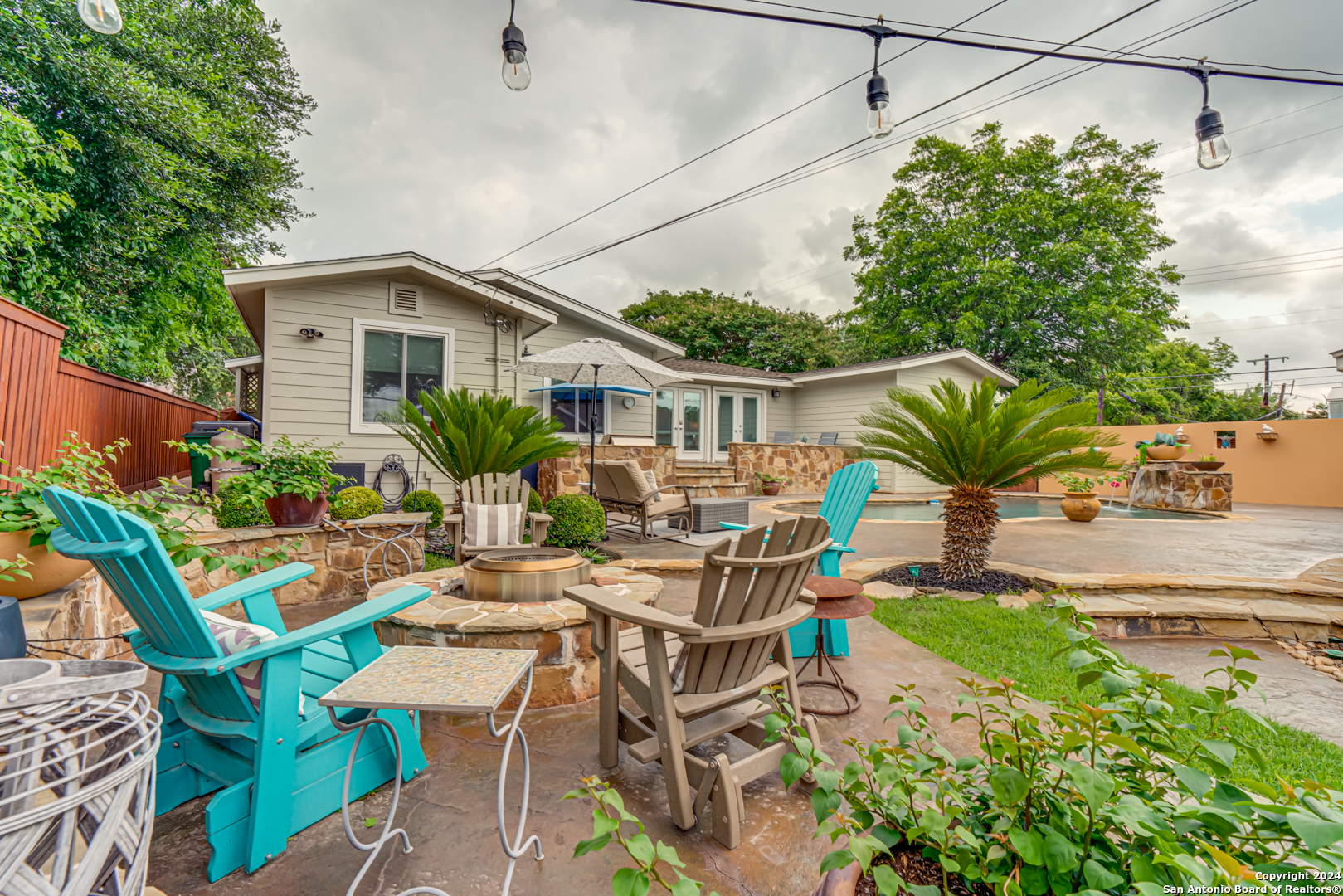 338 ROBINHOOD PL