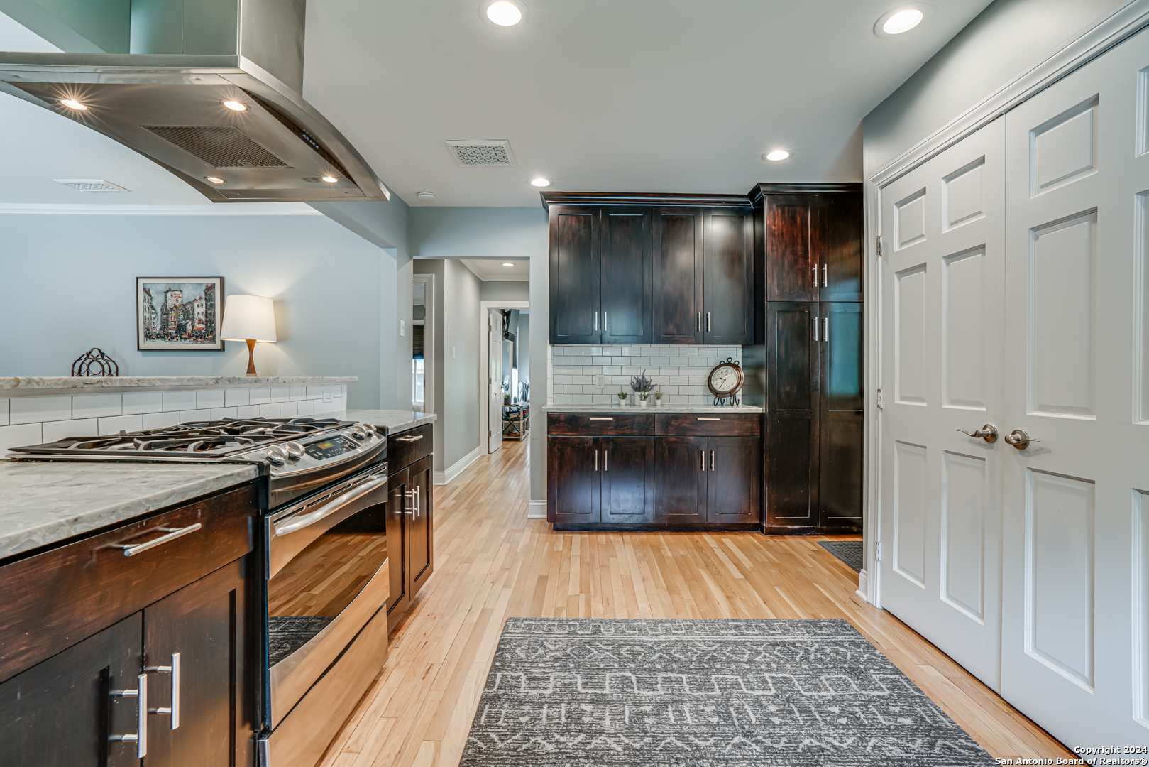 338 ROBINHOOD PL