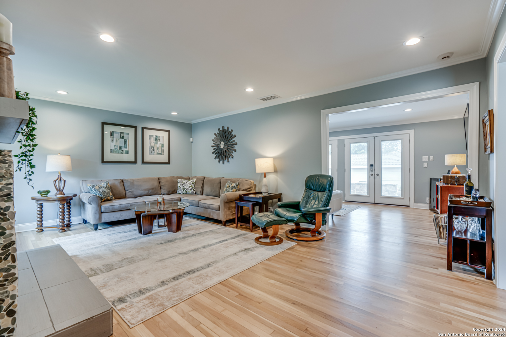 338 ROBINHOOD PL