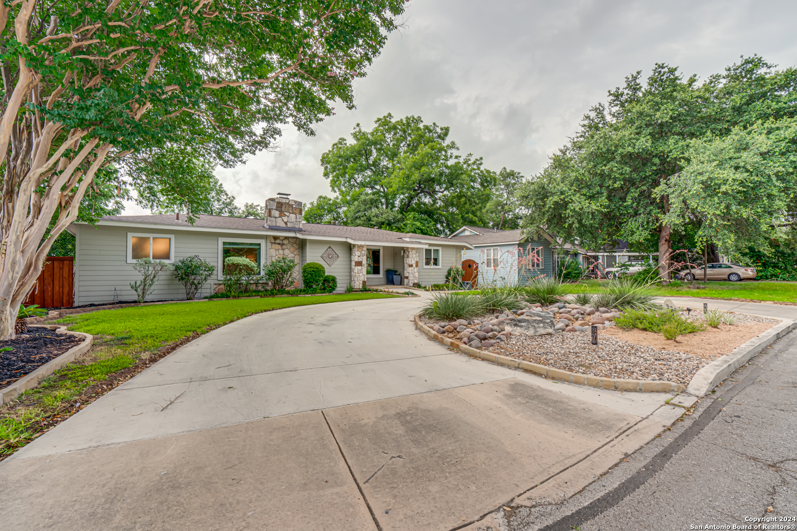 338 ROBINHOOD PL