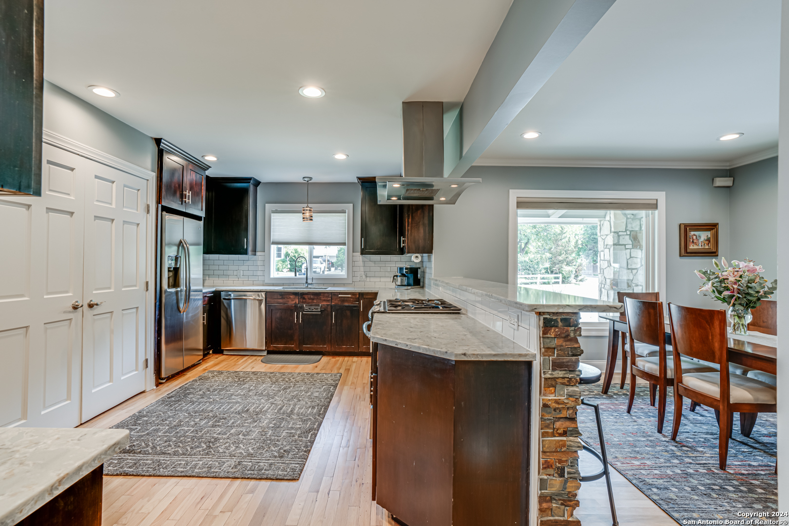 338 ROBINHOOD PL
