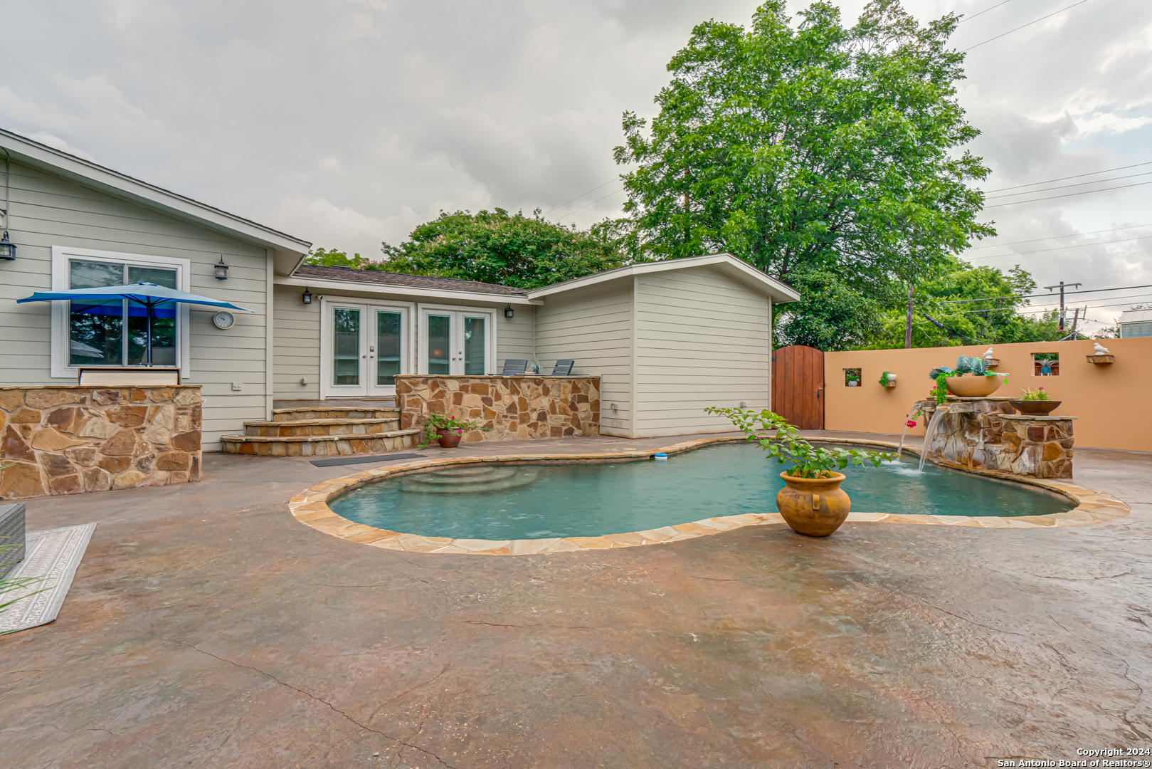 338 ROBINHOOD PL