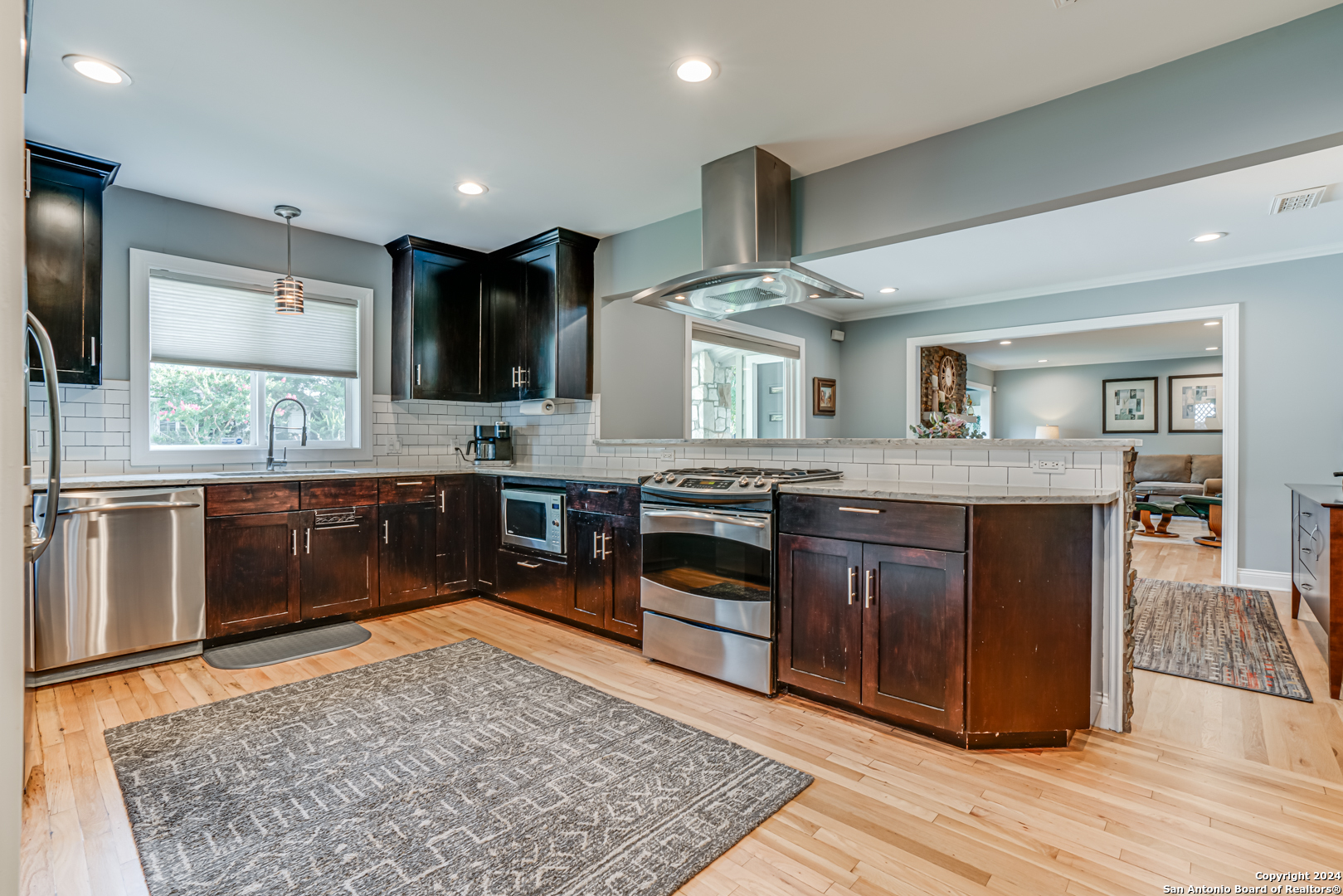 338 ROBINHOOD PL