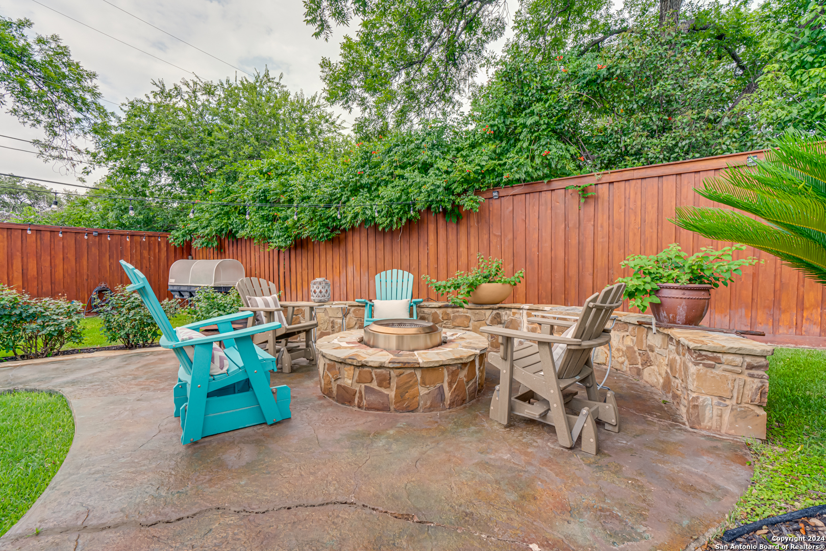 338 ROBINHOOD PL