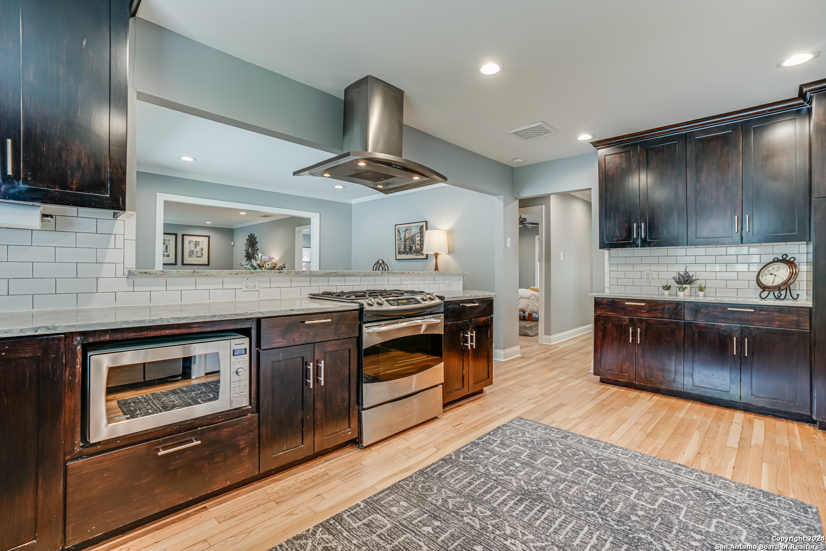 338 ROBINHOOD PL