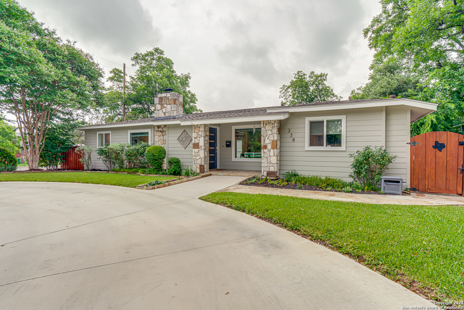 338 ROBINHOOD PL