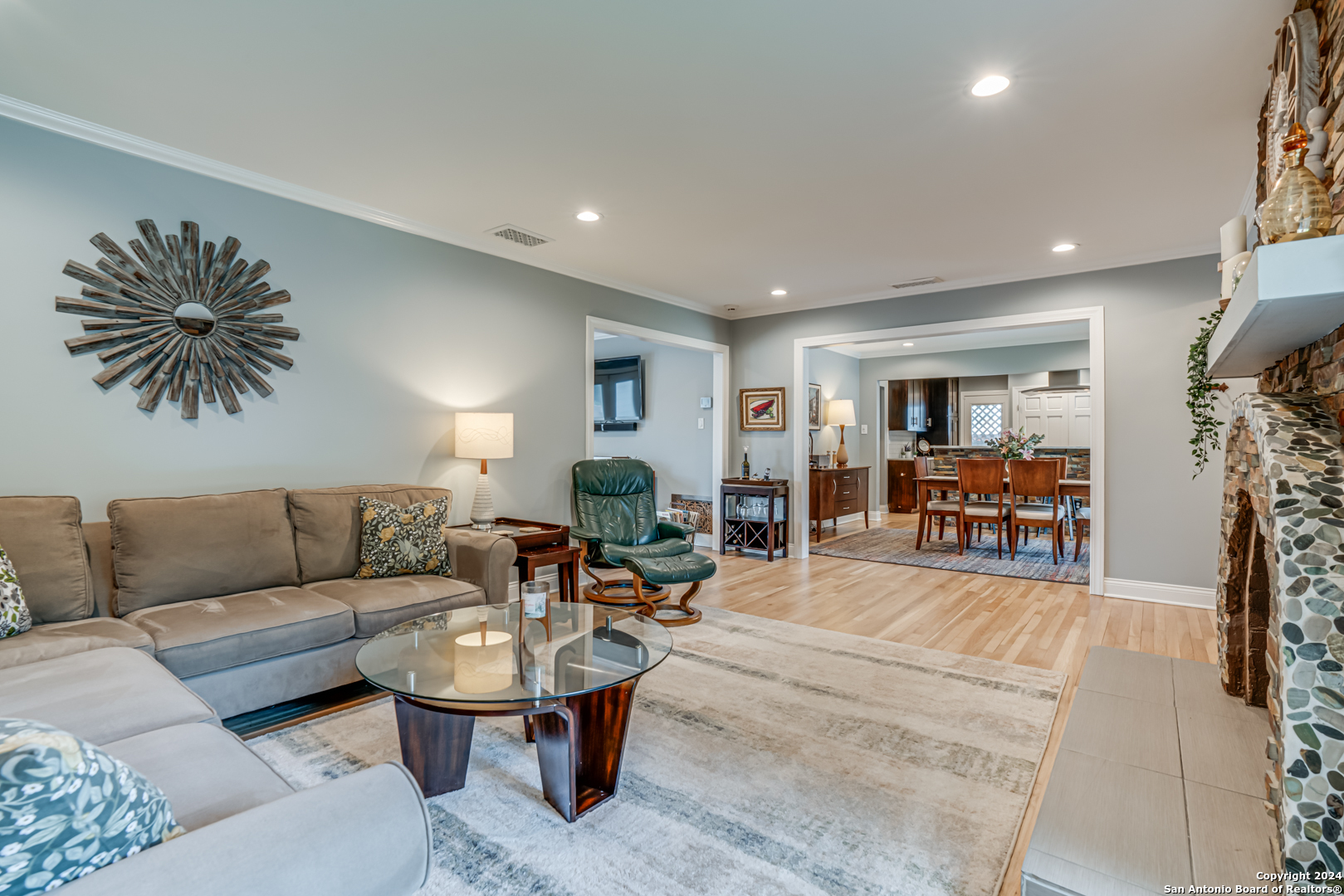 338 ROBINHOOD PL