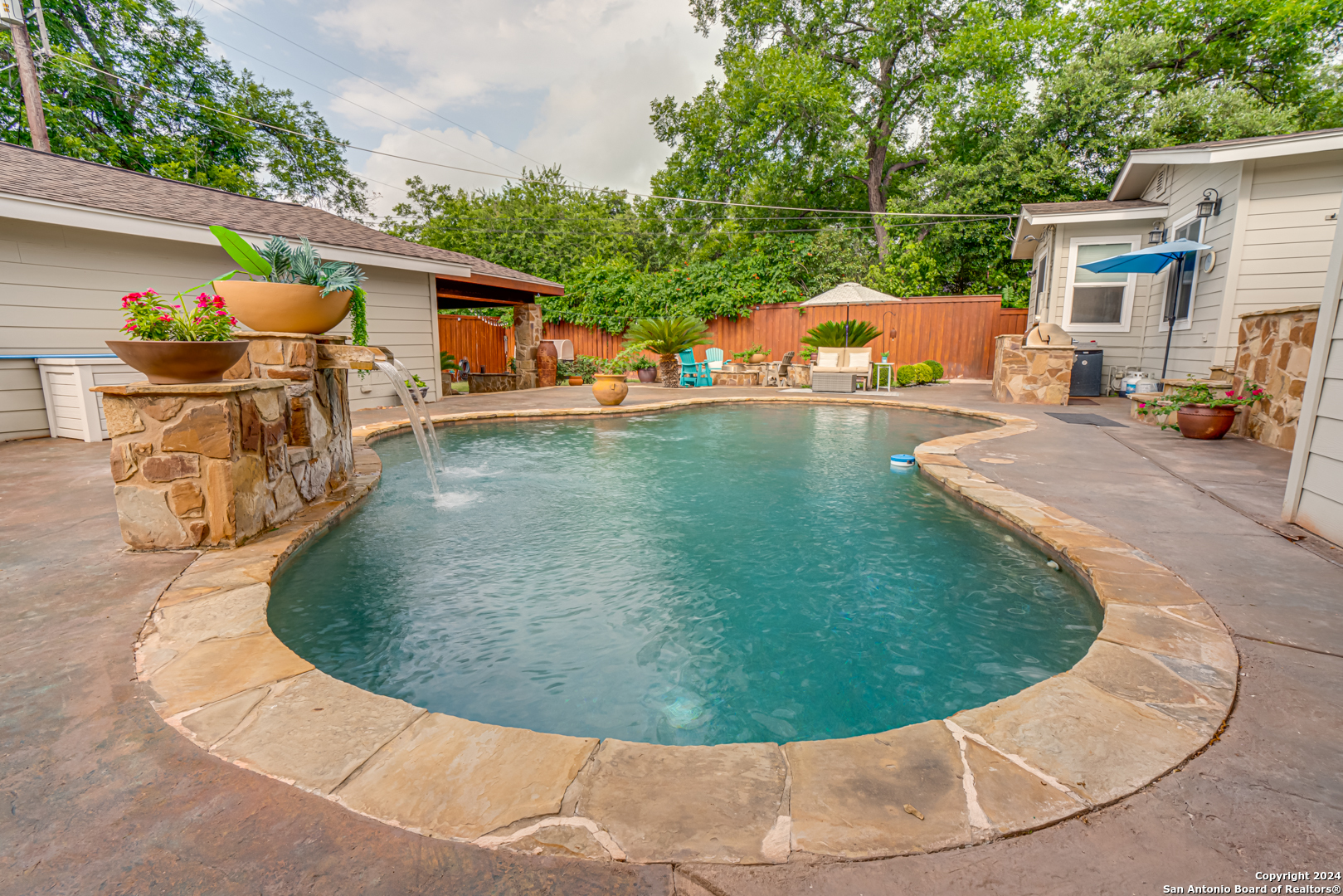 338 ROBINHOOD PL