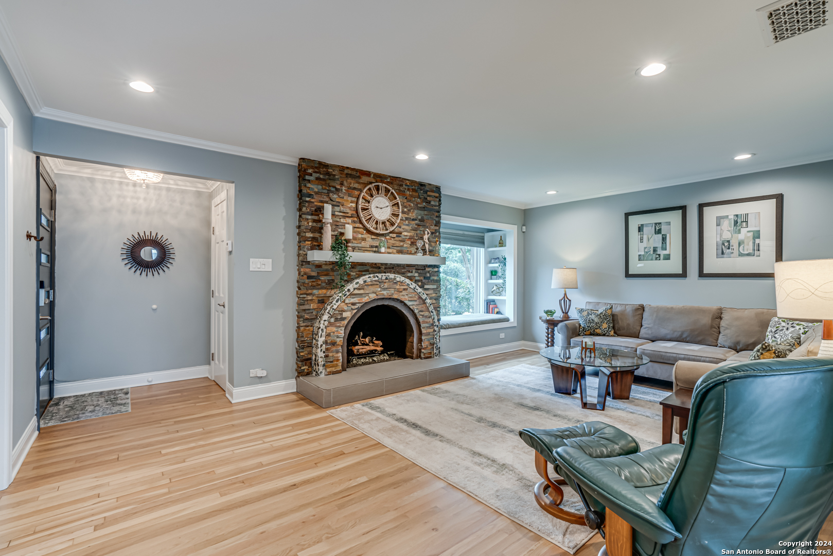 338 ROBINHOOD PL