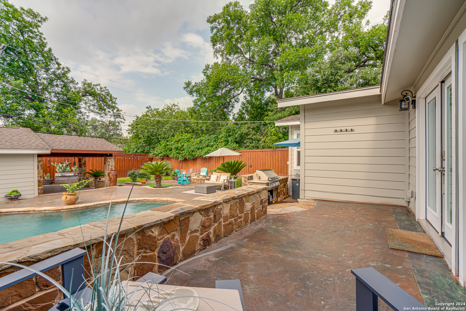 338 ROBINHOOD PL
