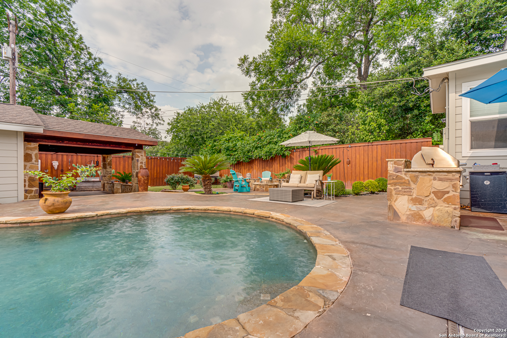 338 ROBINHOOD PL