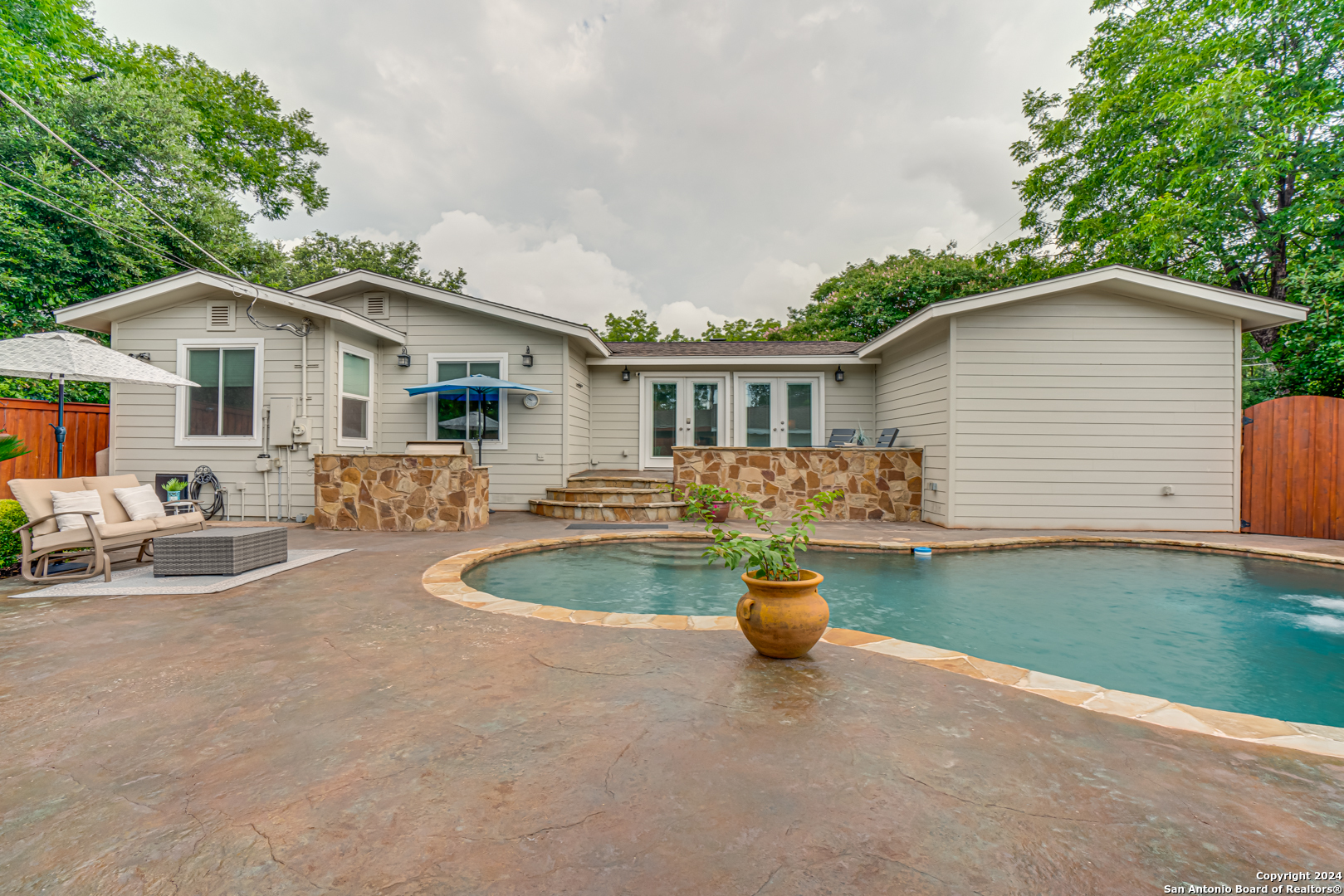 338 ROBINHOOD PL