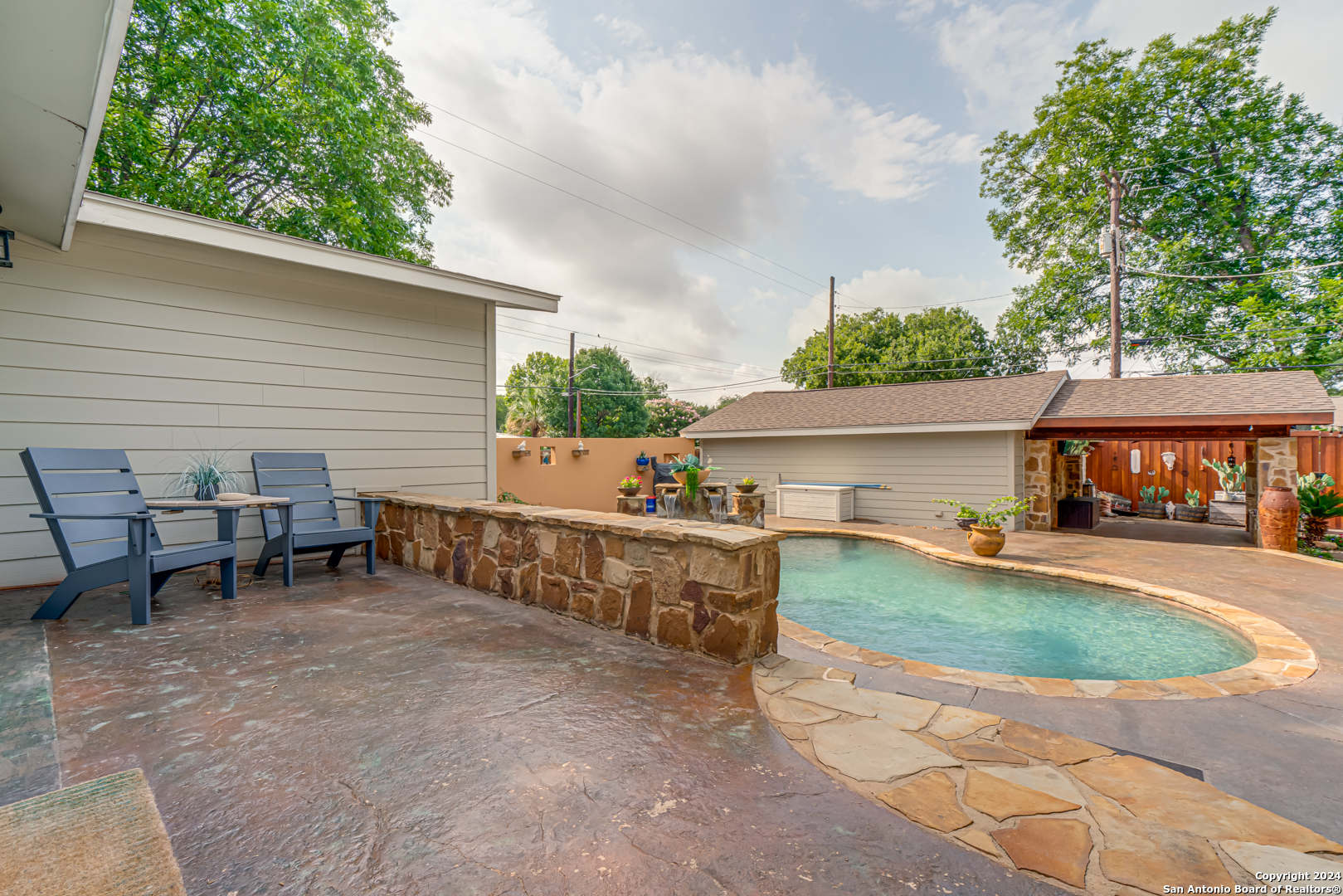 338 ROBINHOOD PL