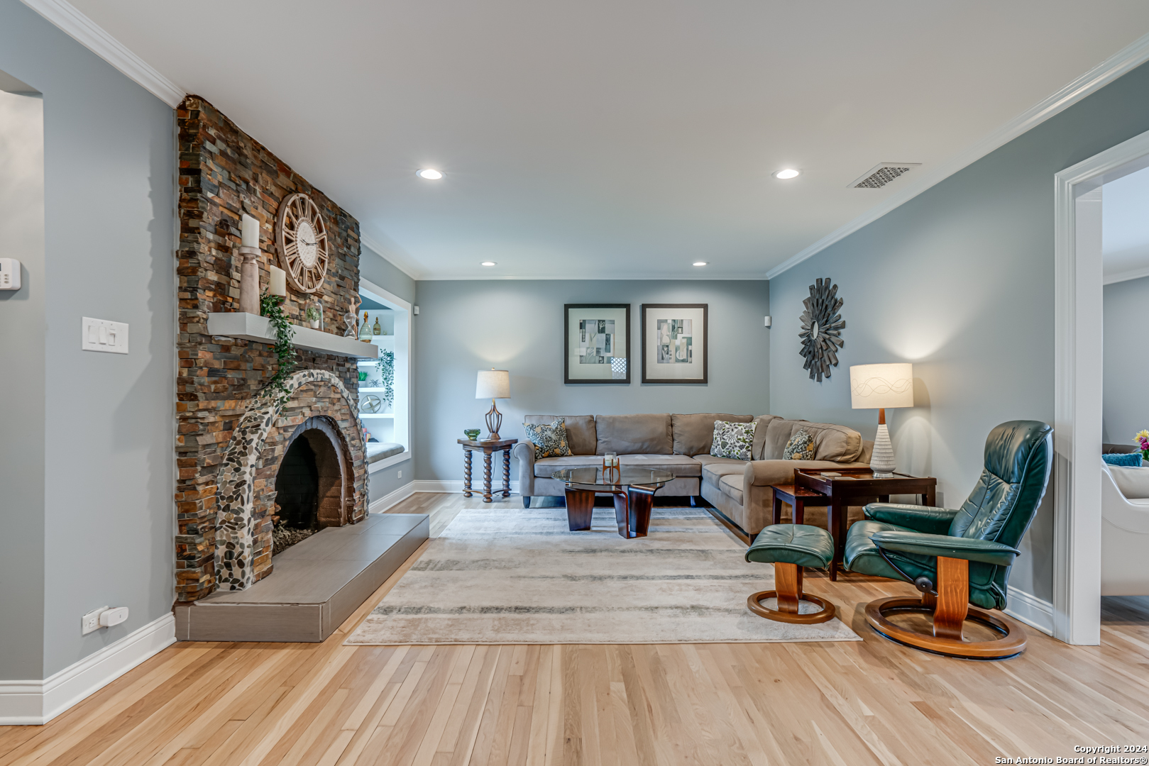 338 ROBINHOOD PL