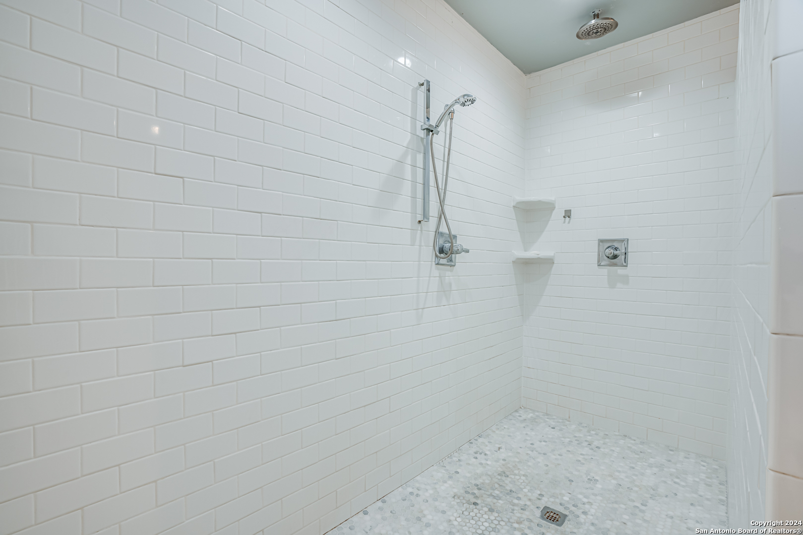 338 ROBINHOOD PL
