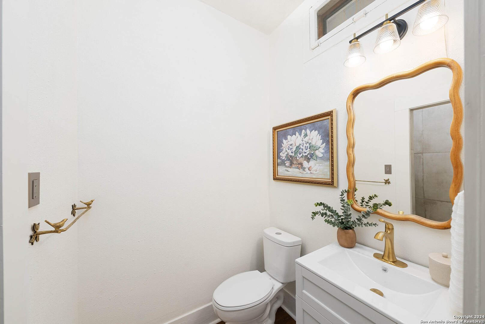 825 W CRAIG PL