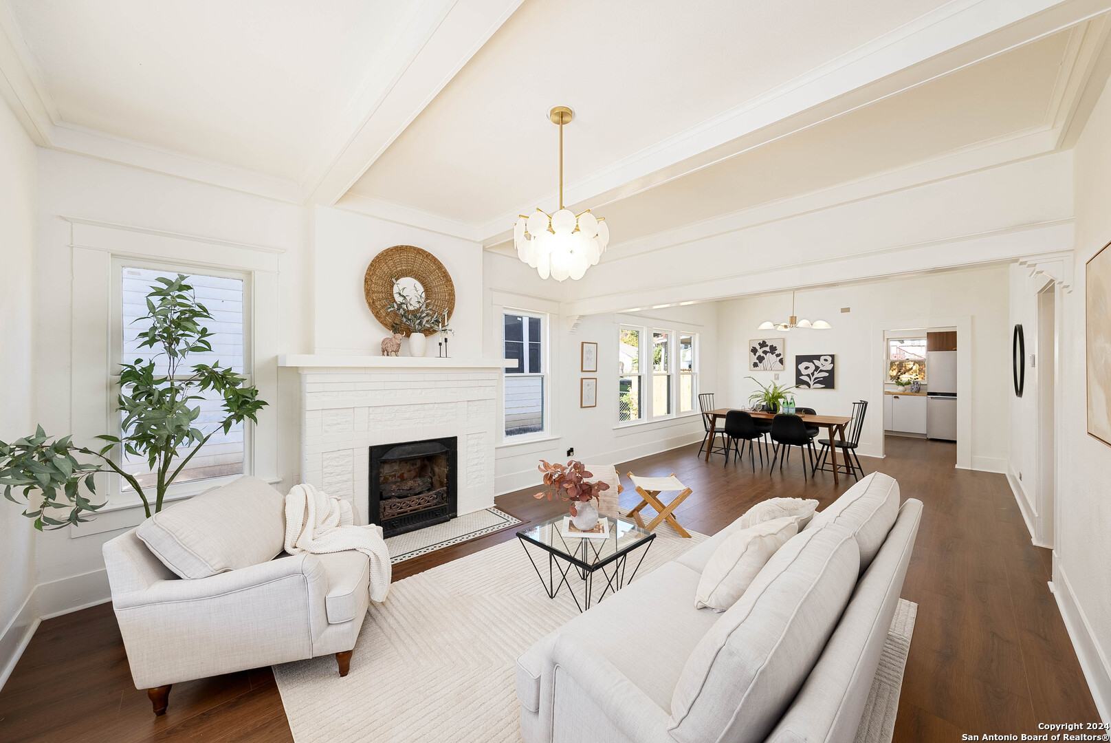 825 W CRAIG PL