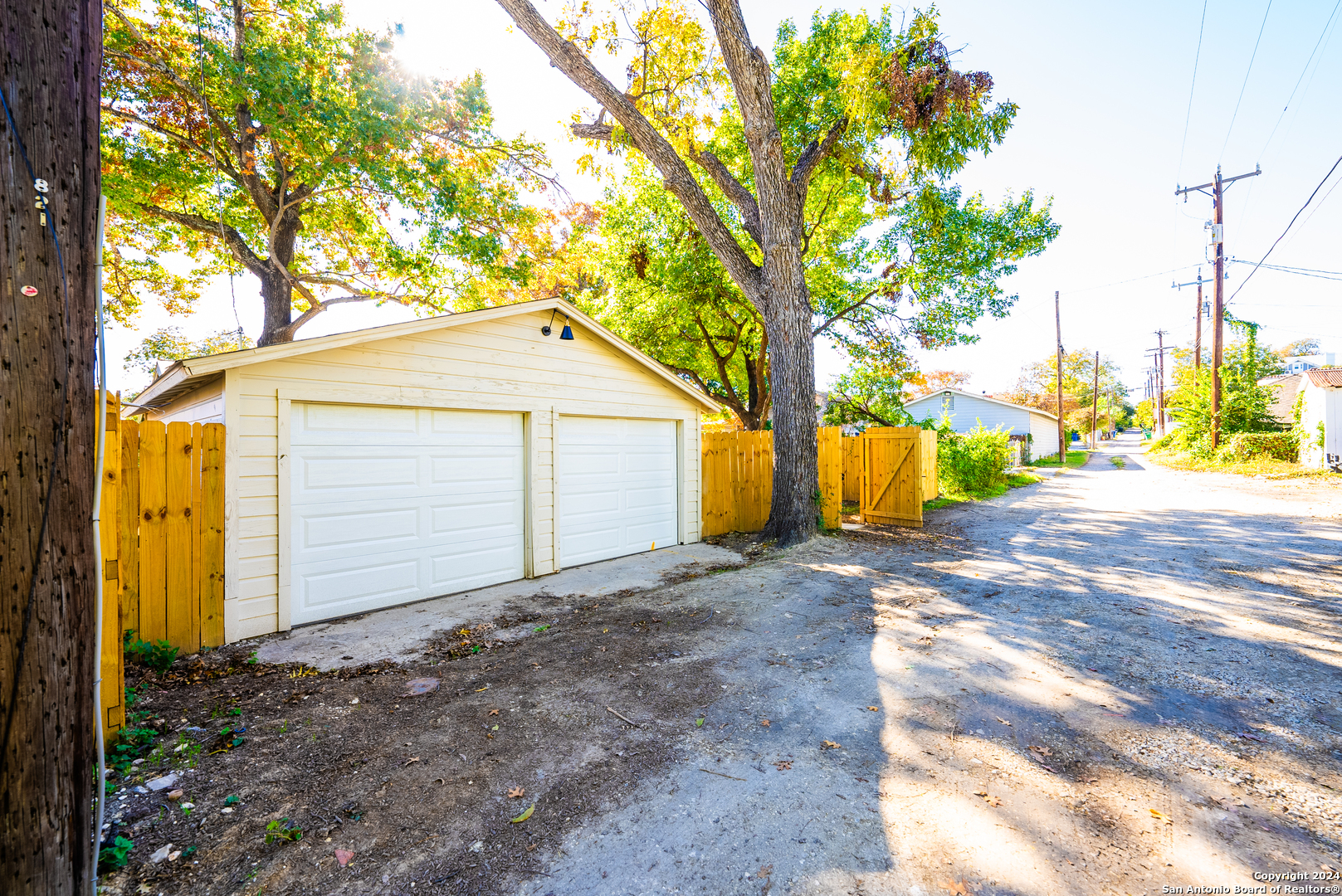 825 W CRAIG PL