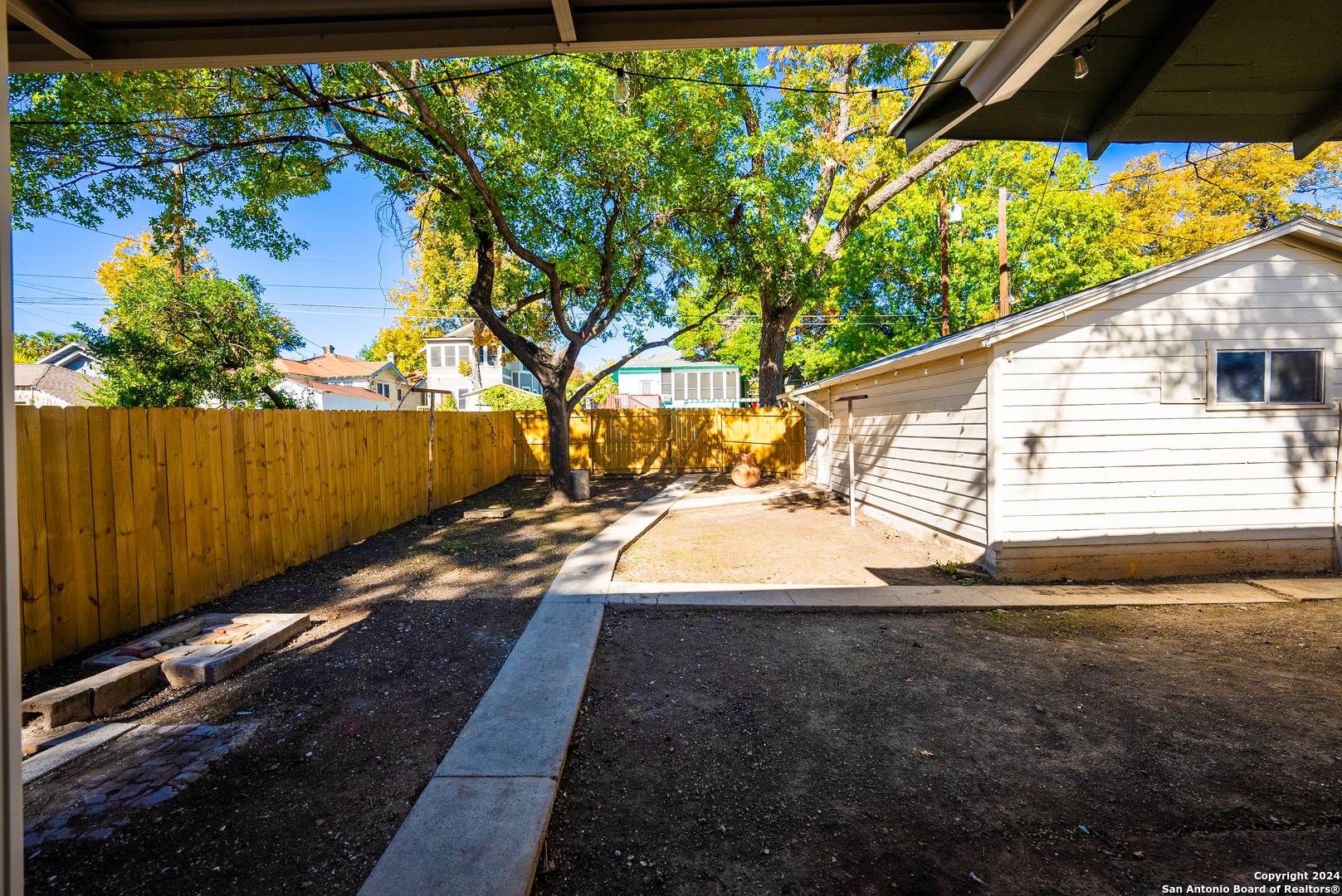 825 W CRAIG PL