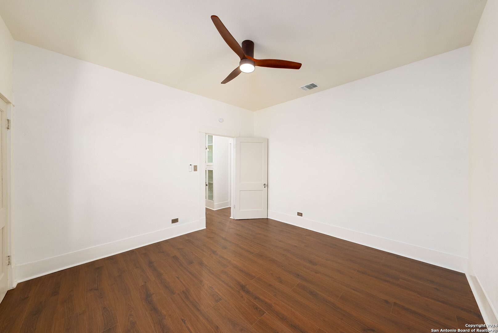 825 W CRAIG PL