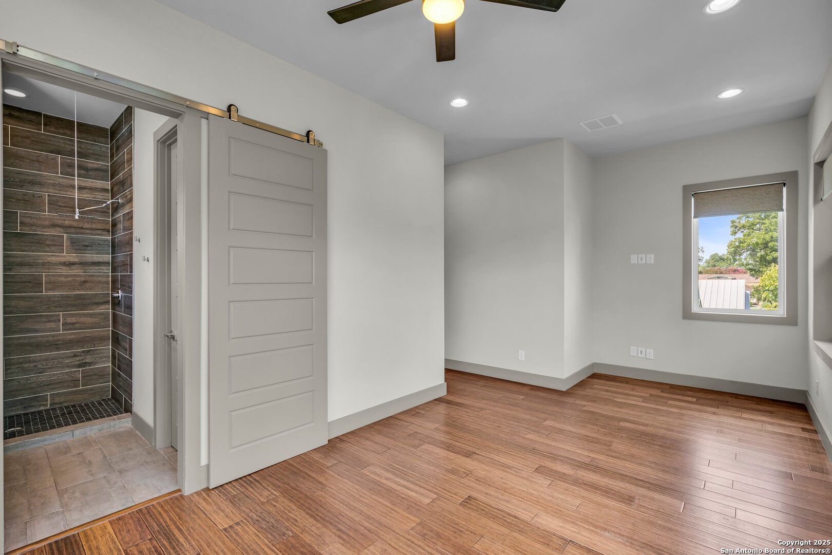 930 W CRAIG PL Unit: 1