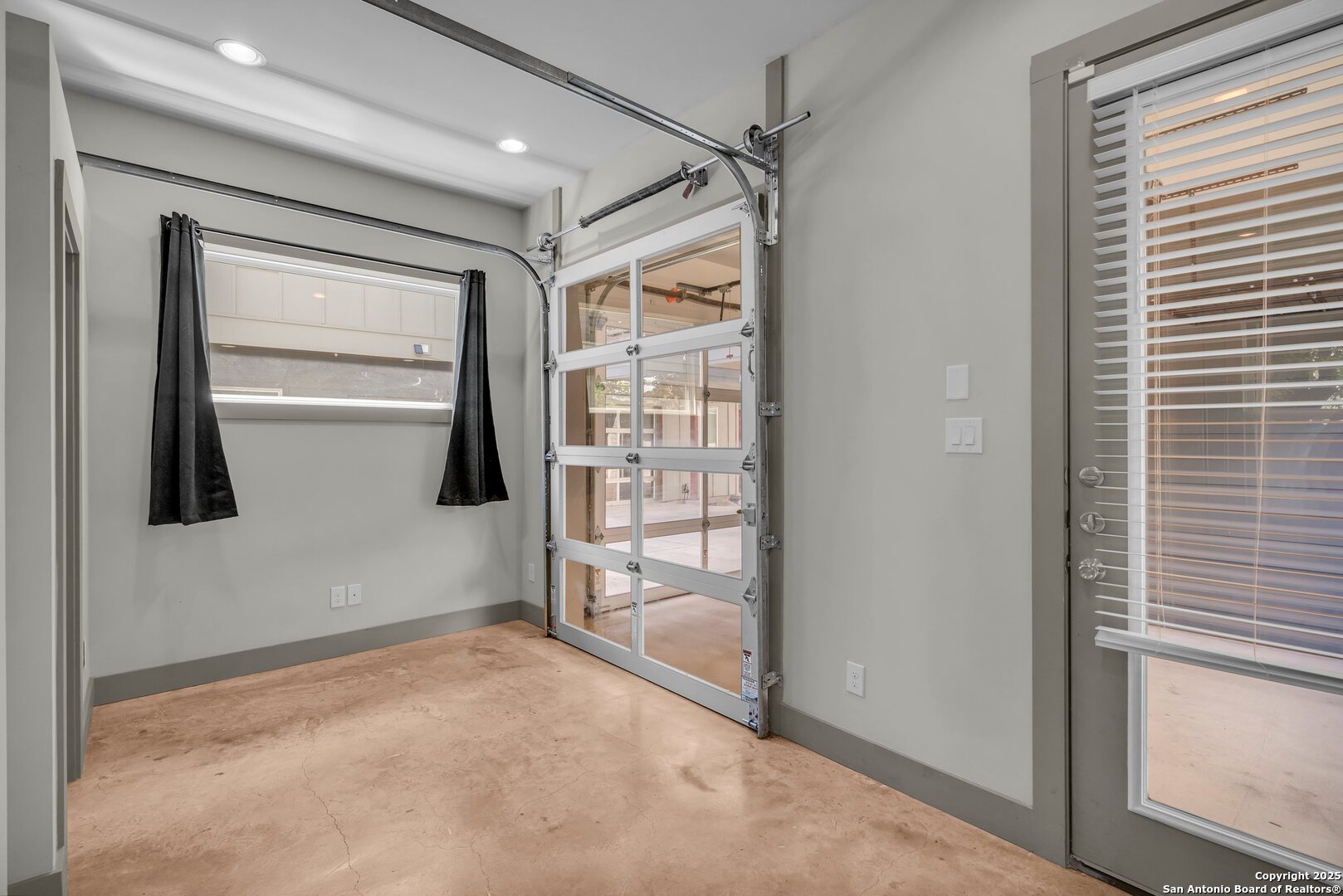 930 W CRAIG PL Unit: 1