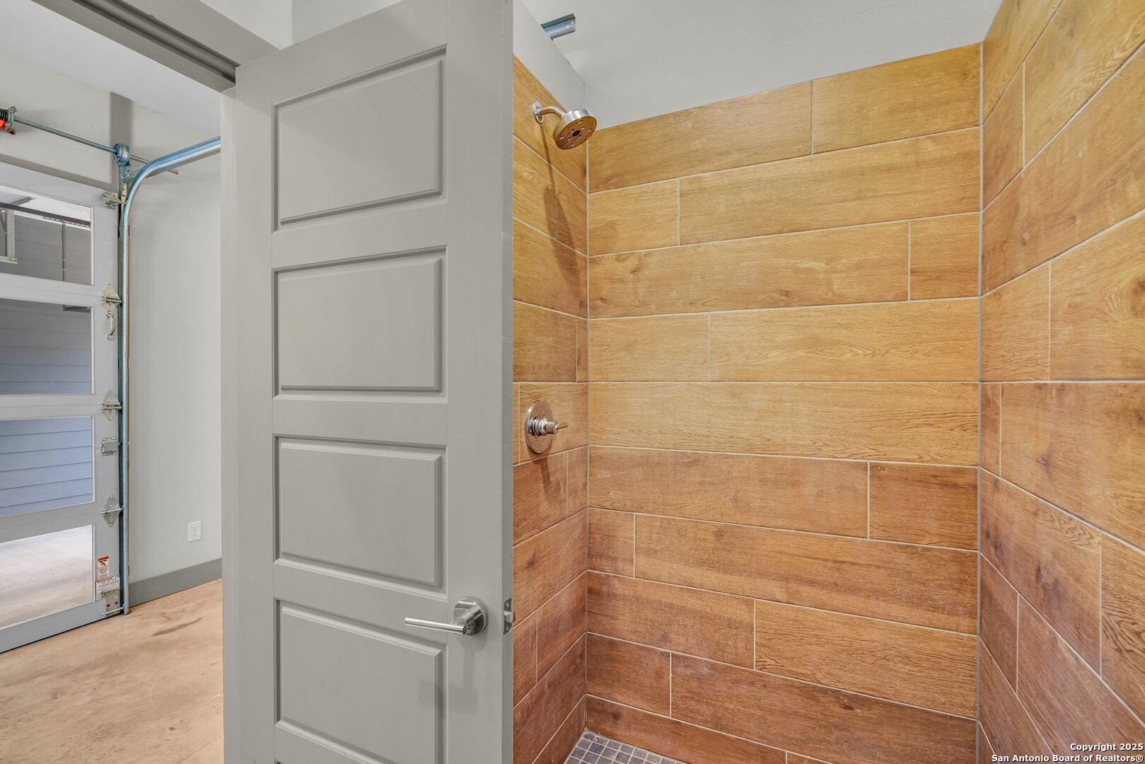 930 W CRAIG PL Unit: 1