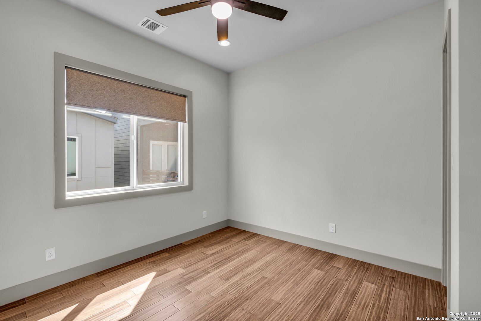 930 W CRAIG PL Unit: 1