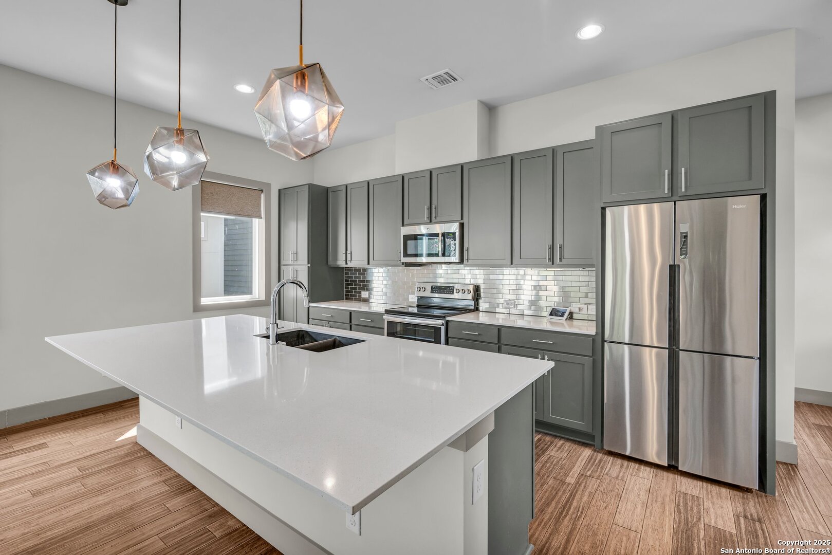 930 W CRAIG PL Unit: 1