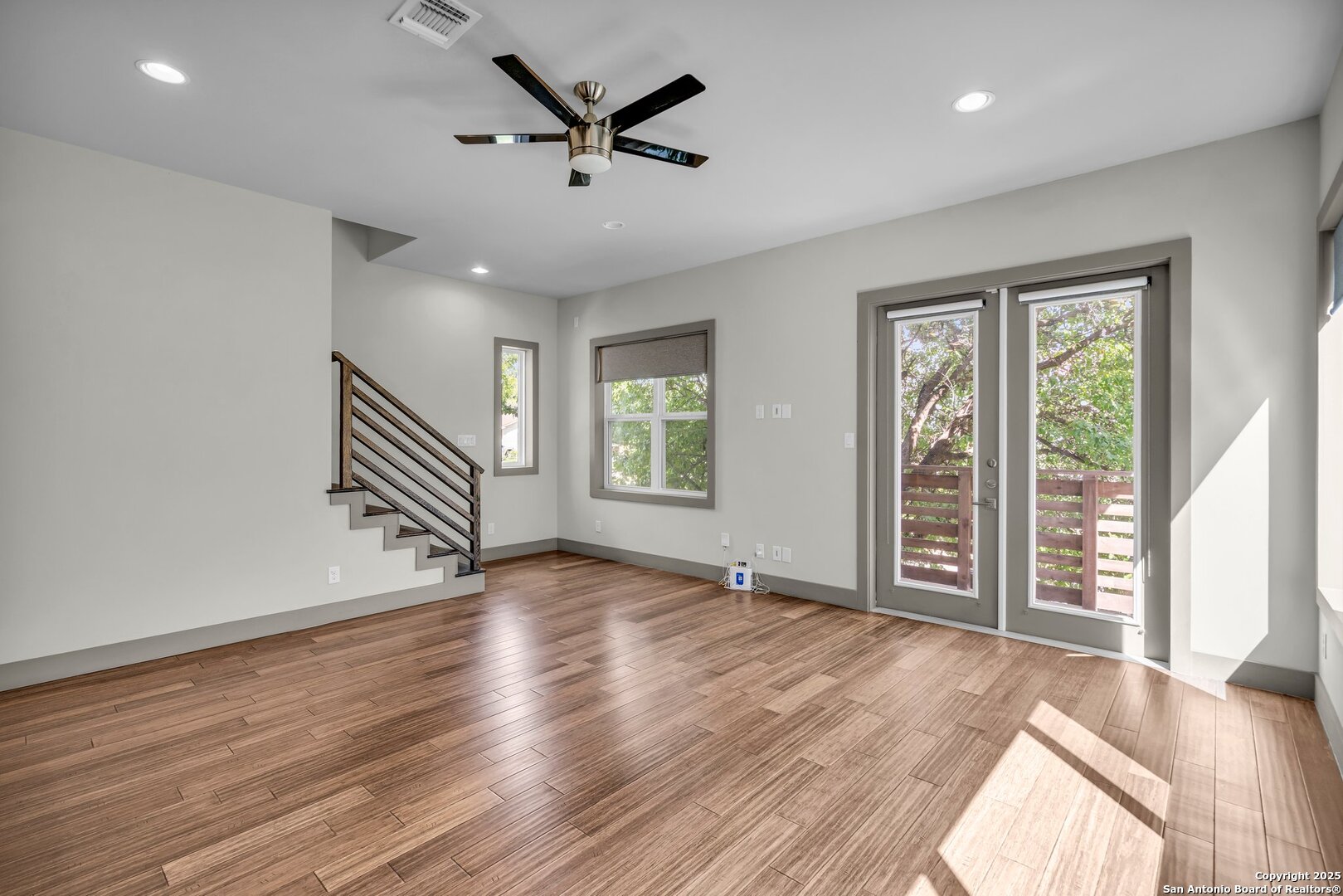 930 W CRAIG PL Unit: 1