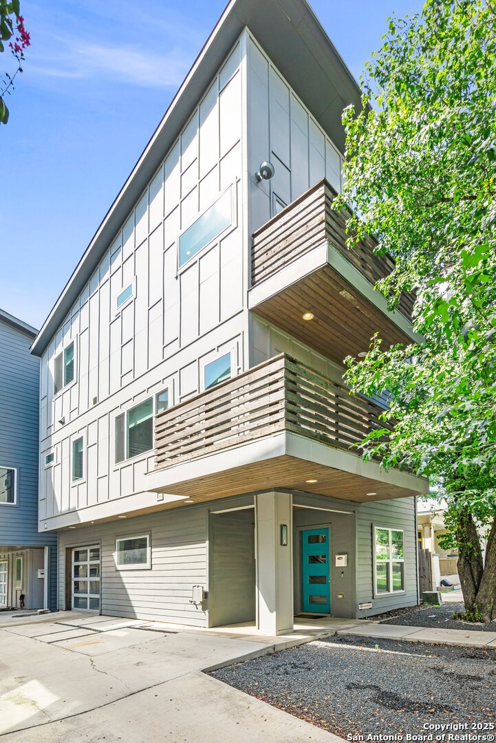 930 W CRAIG PL Unit: 1
