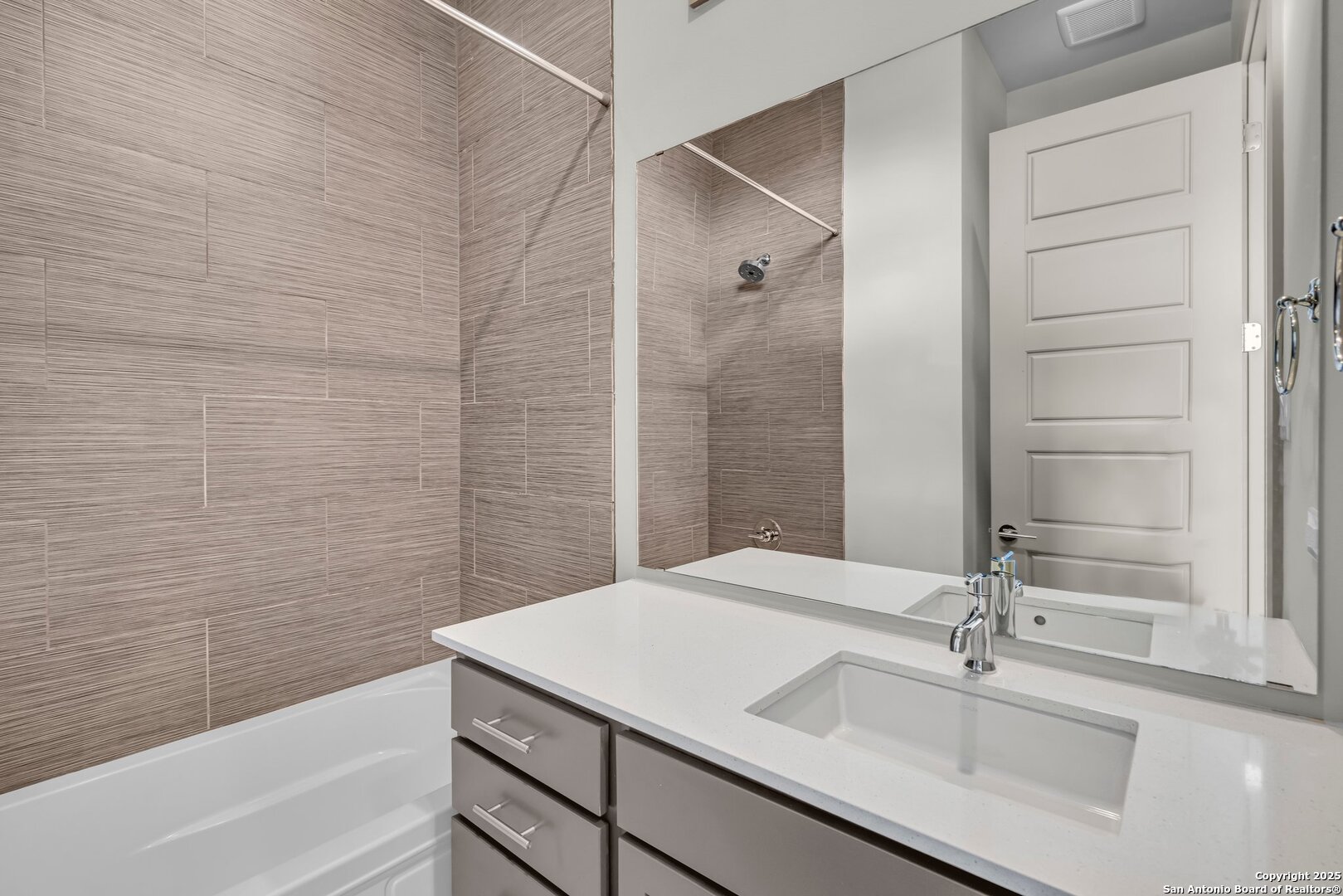 930 W Craig Pl 1