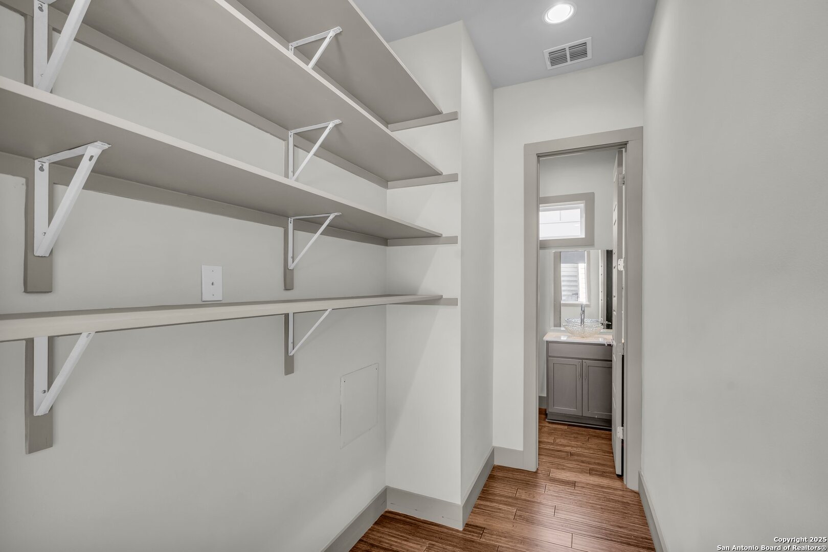 930 W Craig Pl 1