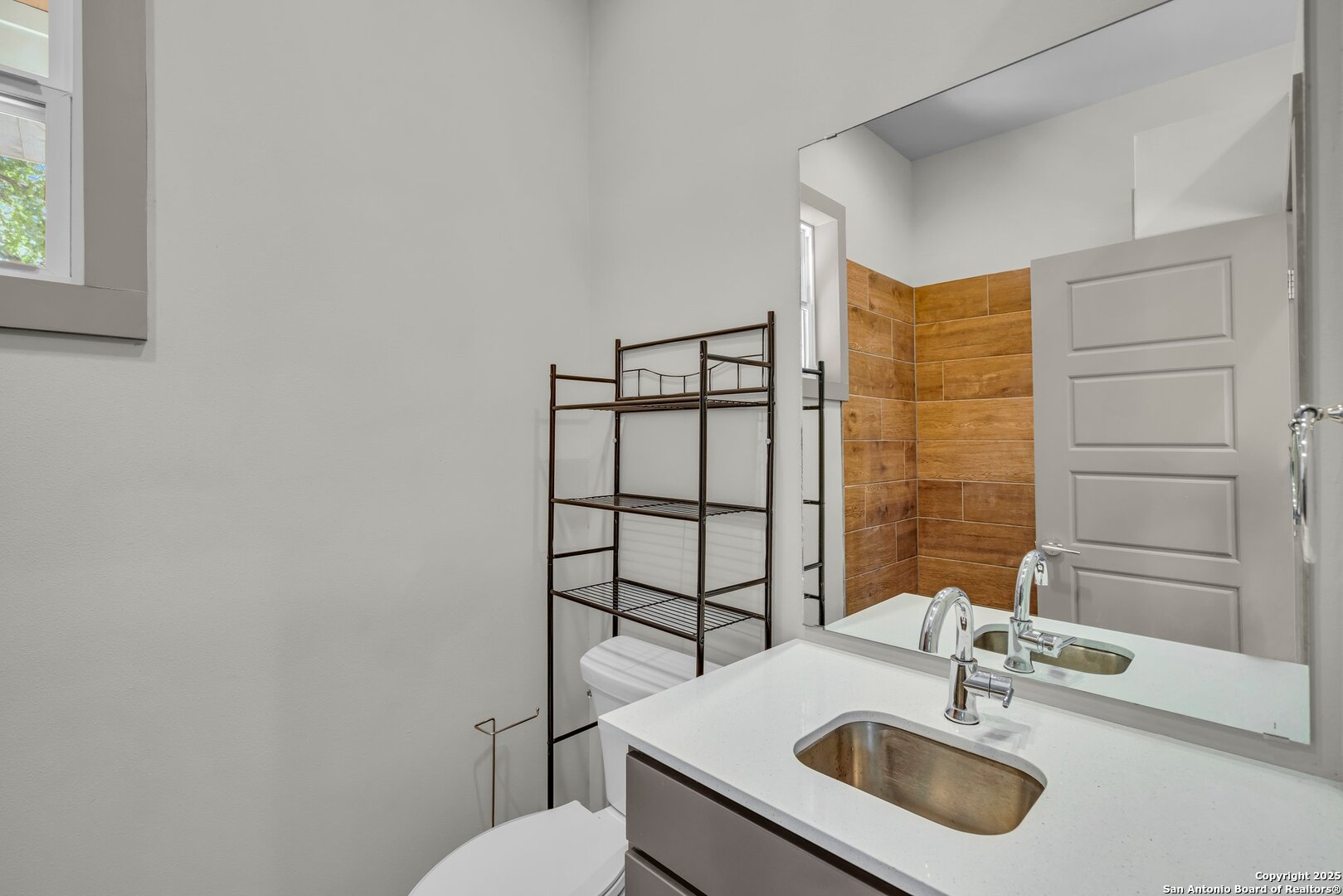 930 W Craig Pl 1