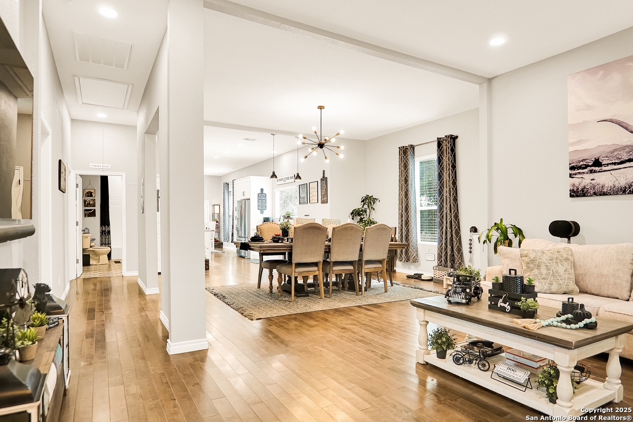 1038 W Mistletoe