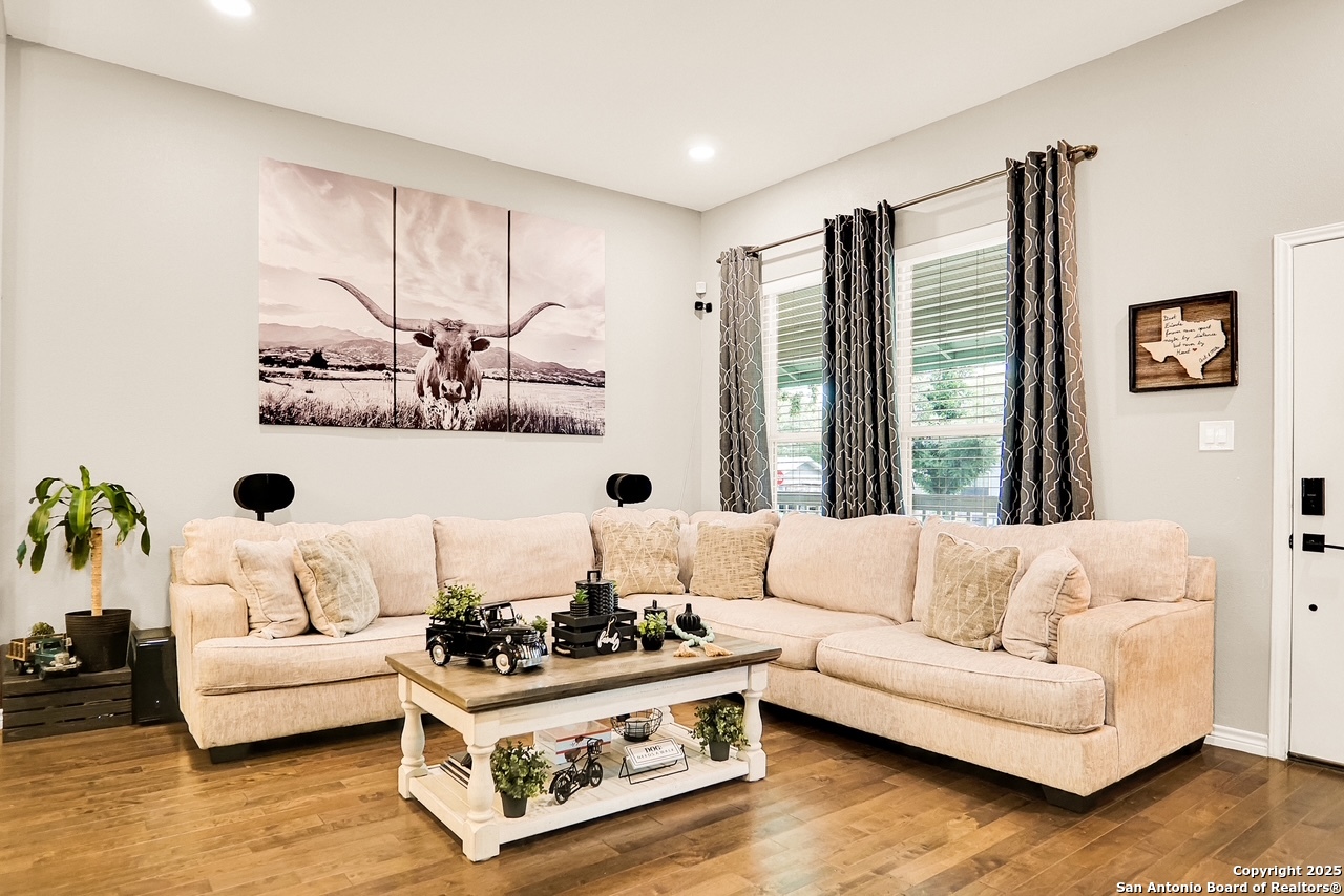 1038 W Mistletoe