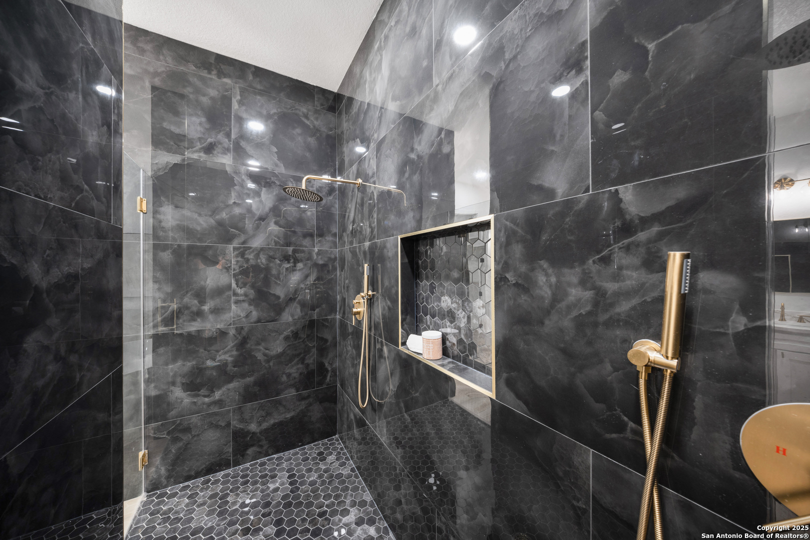 222 Double Creek Loop