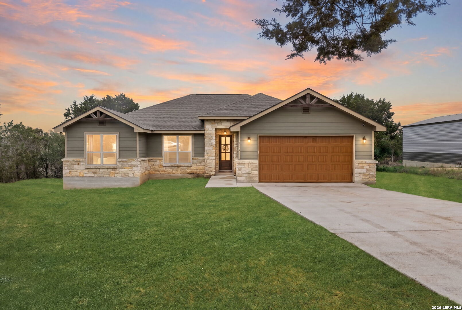 4040 SUMMIT DR