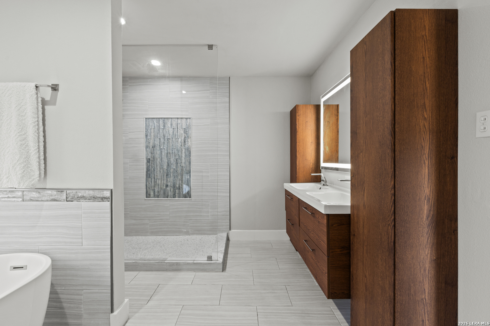 13427 LA VISTA DR