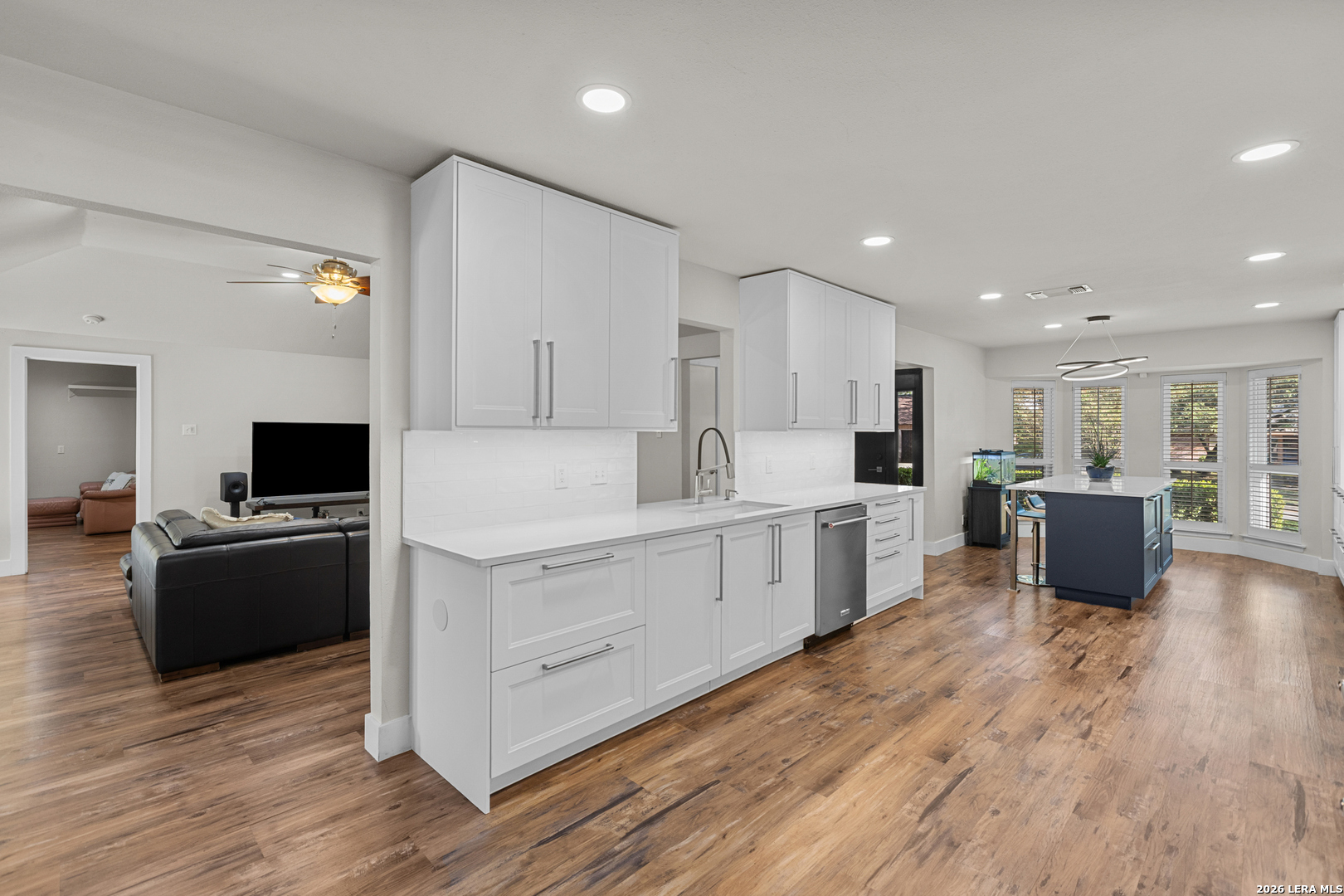 13427 LA VISTA DR