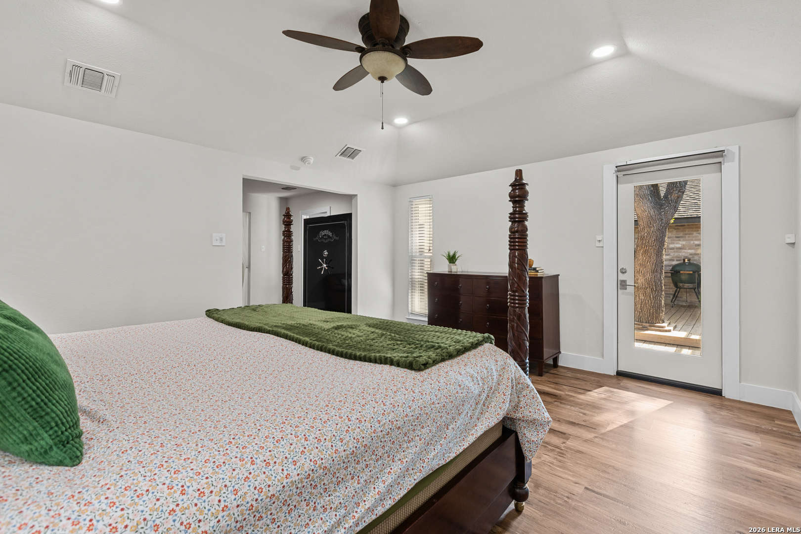 13427 LA VISTA DR