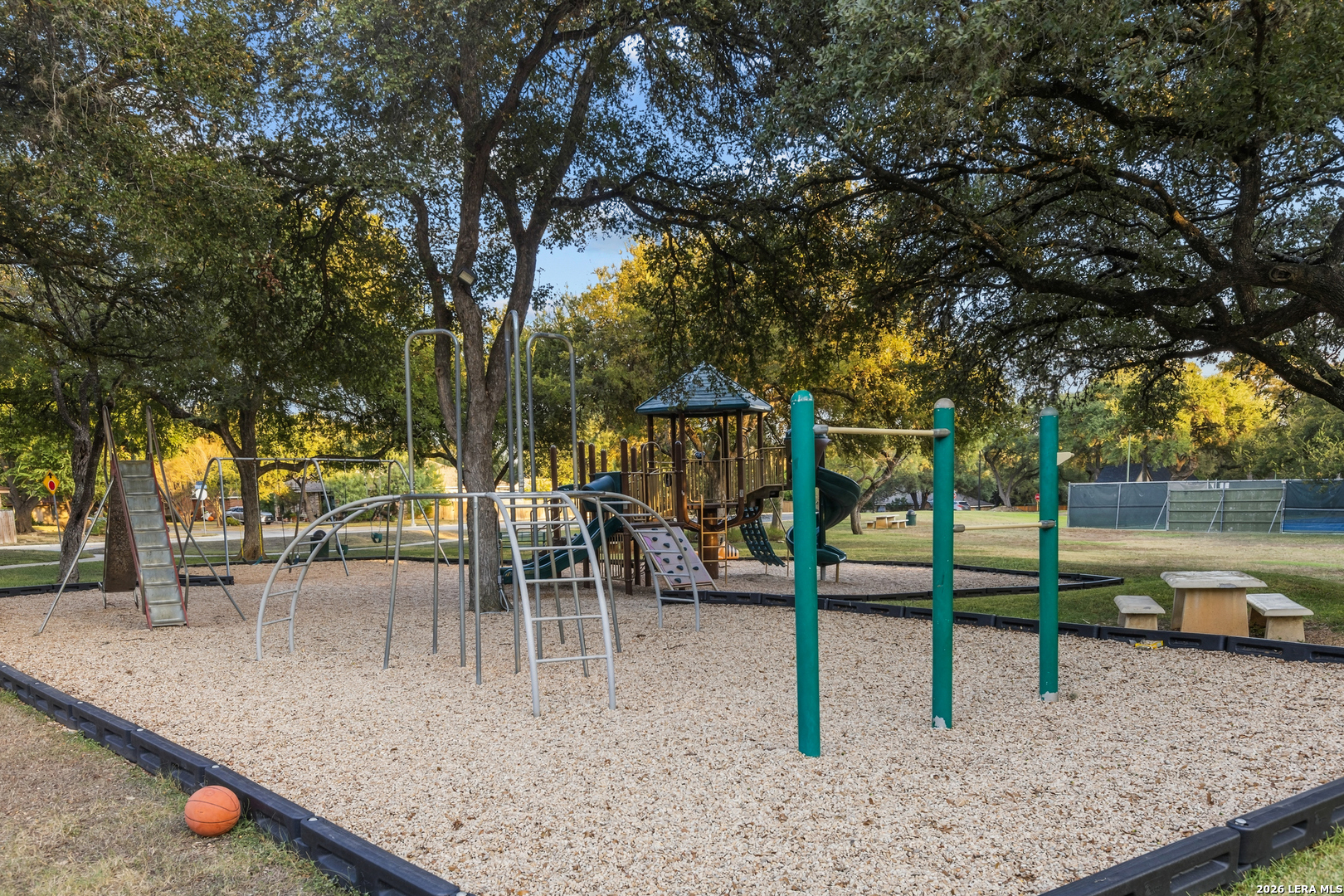 13427 LA VISTA DR