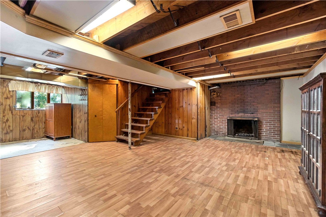 9 Crest Drive