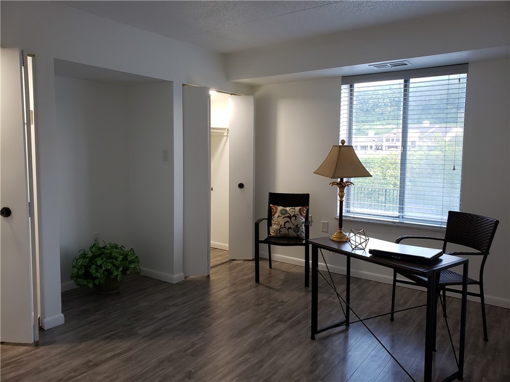 2120 Greentree Rd 13E