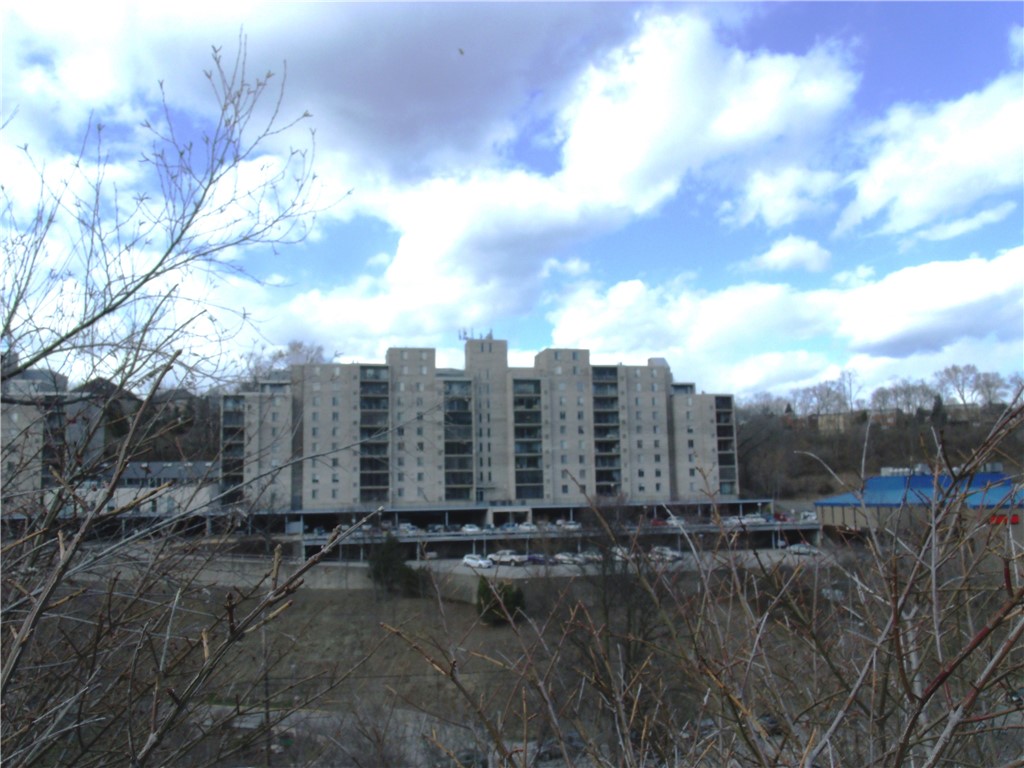 2120 Greentree Rd 13E