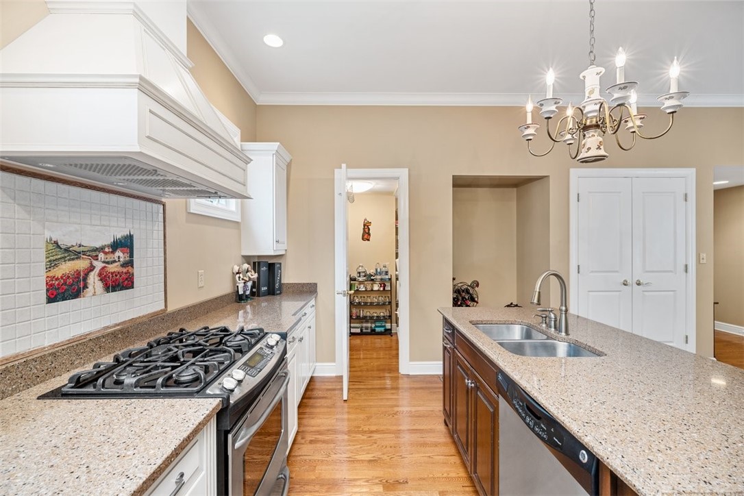 1541 BILTMORE LANE