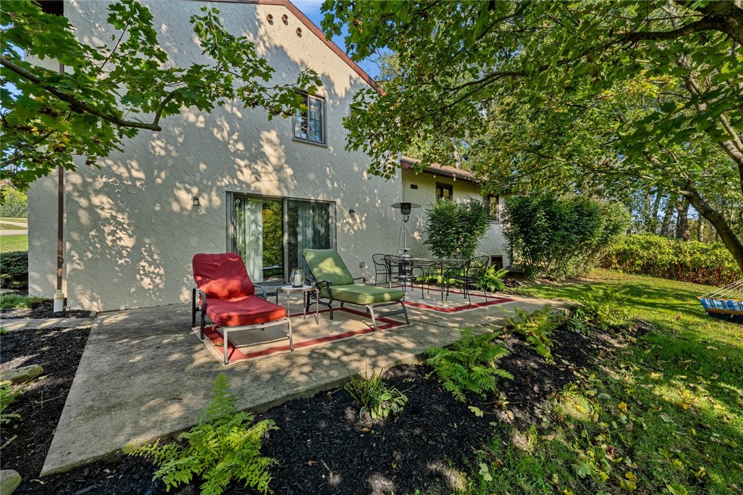 1682 RIDGEWOOD DRIVE