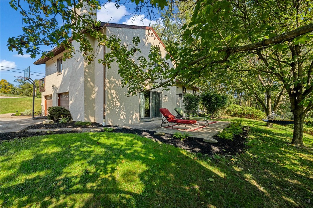 1682 RIDGEWOOD DRIVE
