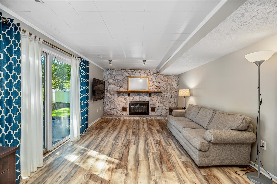 1682 RIDGEWOOD DRIVE