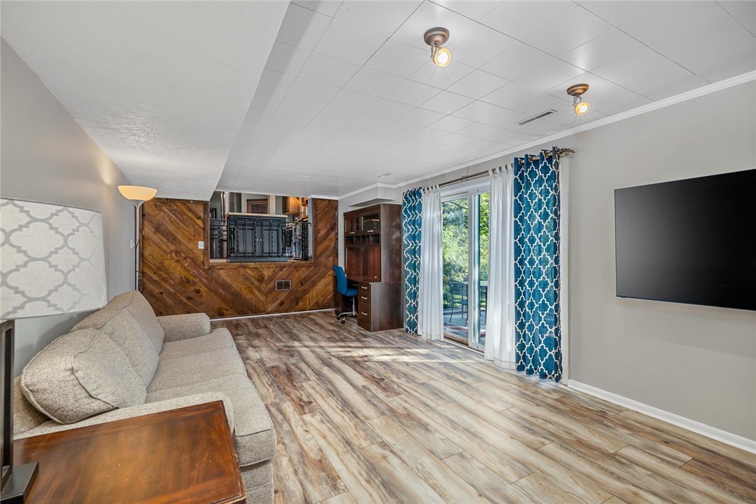 1682 RIDGEWOOD DRIVE